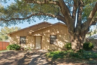 Building Photo - 1429 Whitehall Dr