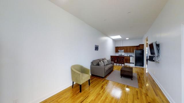 Foto del edificio - 3 bedroom in ASTORIA NY 11106