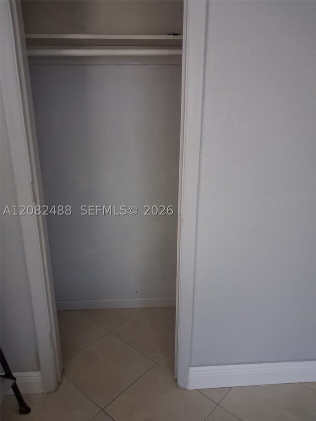 Foto del edificio - 1050 NW 25th Way