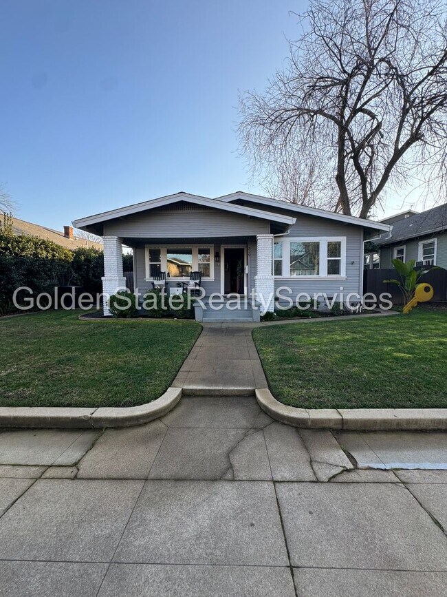 Building Photo - 329 Pleasant St