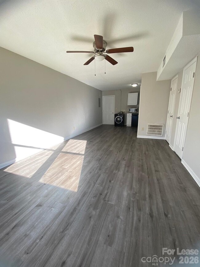 Building Photo - 900 Junius St