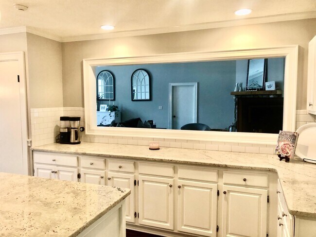 Foto del edificio - 1530 Laurelwood Ln