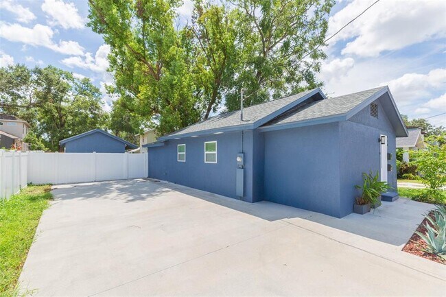 Building Photo - 118 W Sligh Ave