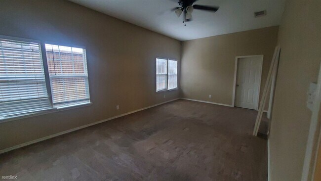 Foto del edificio - 4 br, 3 bath House - 4813 Kelso Lane