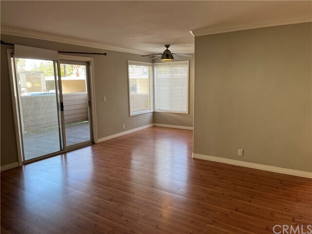 Foto del edificio - 6971 Knollcrest Ln