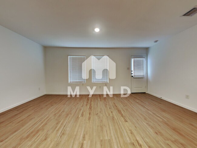 Building Photo - 21645 Balzola Ln