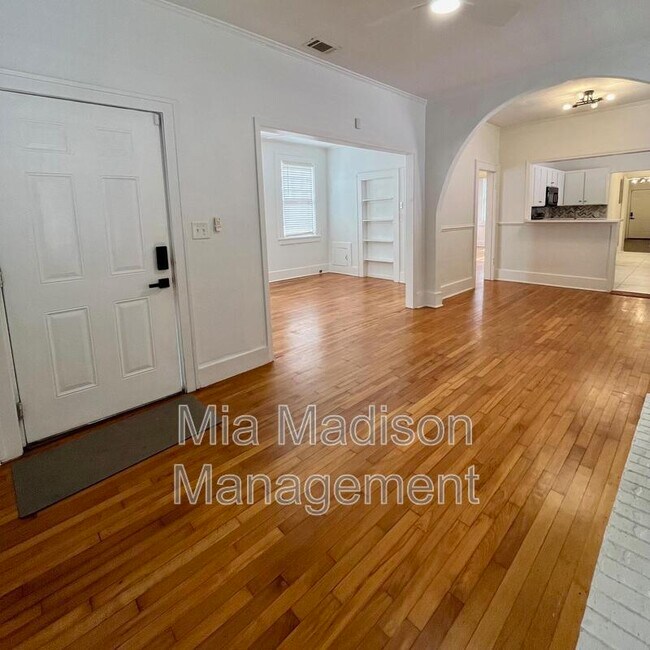 Building Photo - 103 W 51st St
