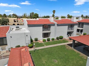 Building Photo - 220 N 22nd Pl