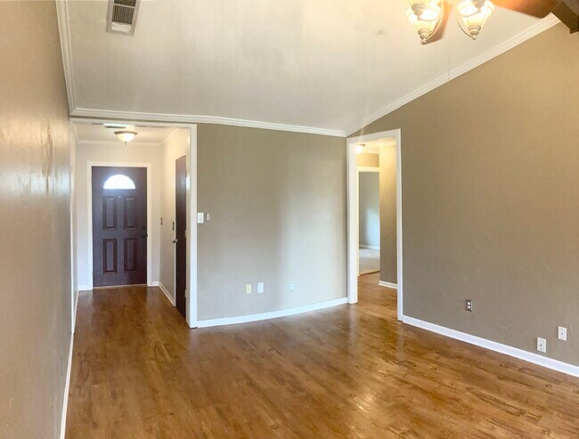 Building Photo - 1609 Apian Way