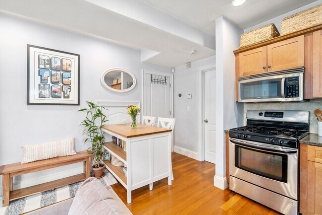 Foto del edificio - 394 E 8th St