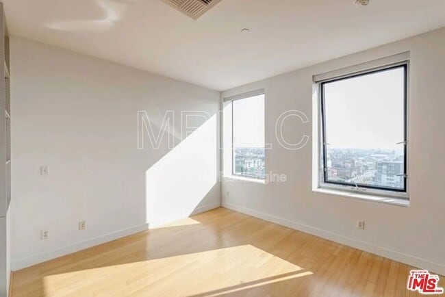 Building Photo - 3810 Wilshire Blvd