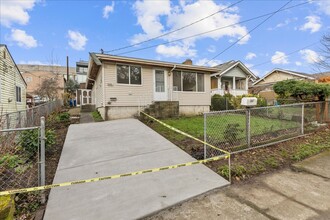 Building Photo - 5561 16th Ave S