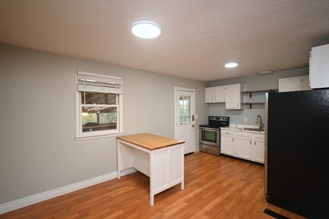 Foto del edificio - 615 Concord Rd