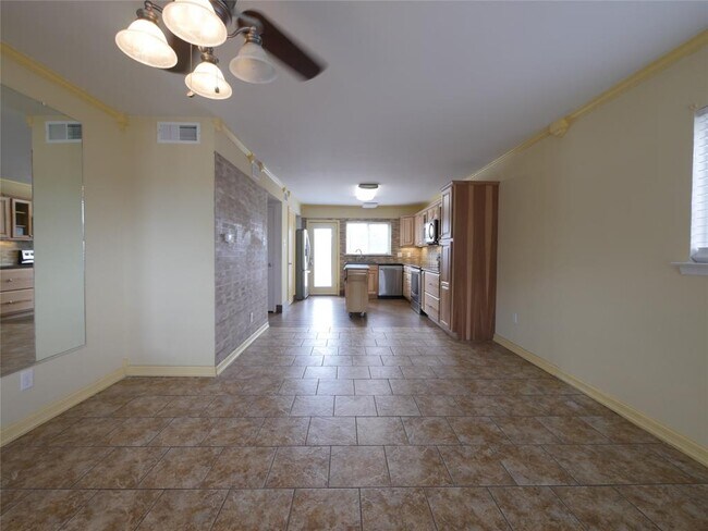Building Photo - 1207 W Wall St