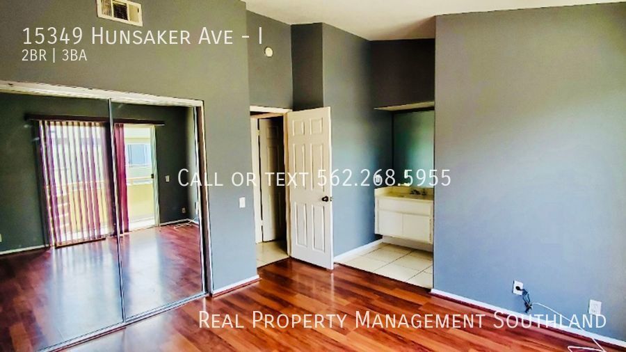 Building Photo - Two Masters for Lease in Paramount