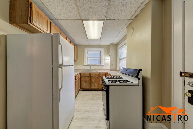 Building Photo - 1640 Indianola Ave