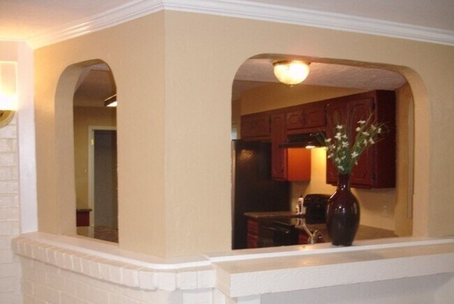 Building Photo - PETS NEGOTIABLE WITH HOMEOWNER APPROVAL!!