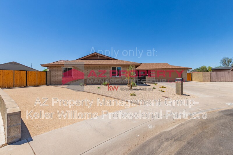 Foto principal - 7660 W Palmaire Ave