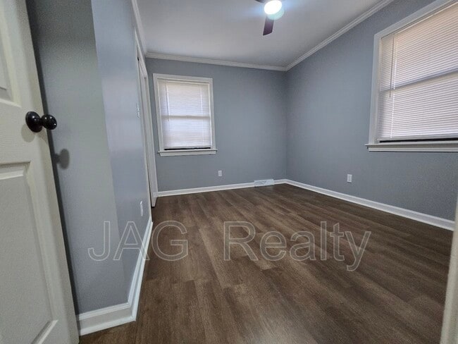 Foto del edificio - 102 Stewart St NW