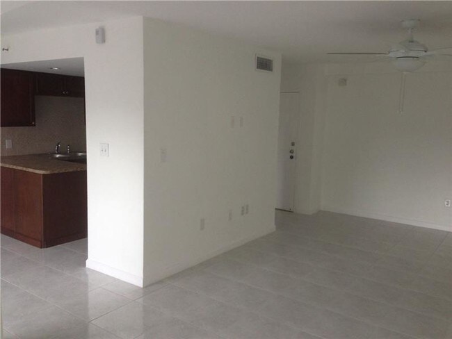 Building Photo - 10661 SW 108th Ave