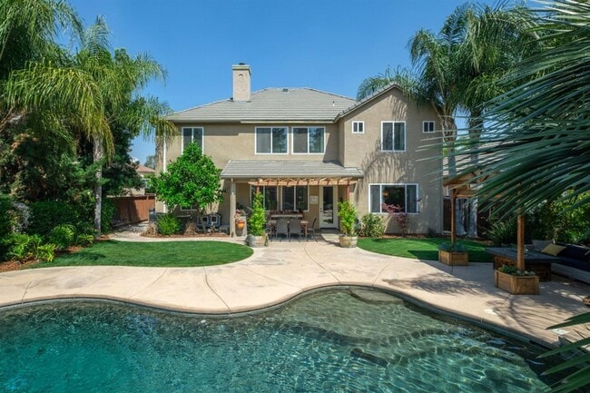 Foto del edificio - Beautiful 5 Bedroom, 3 Bath Home + Loft in Quail Lake, Clovis, CA