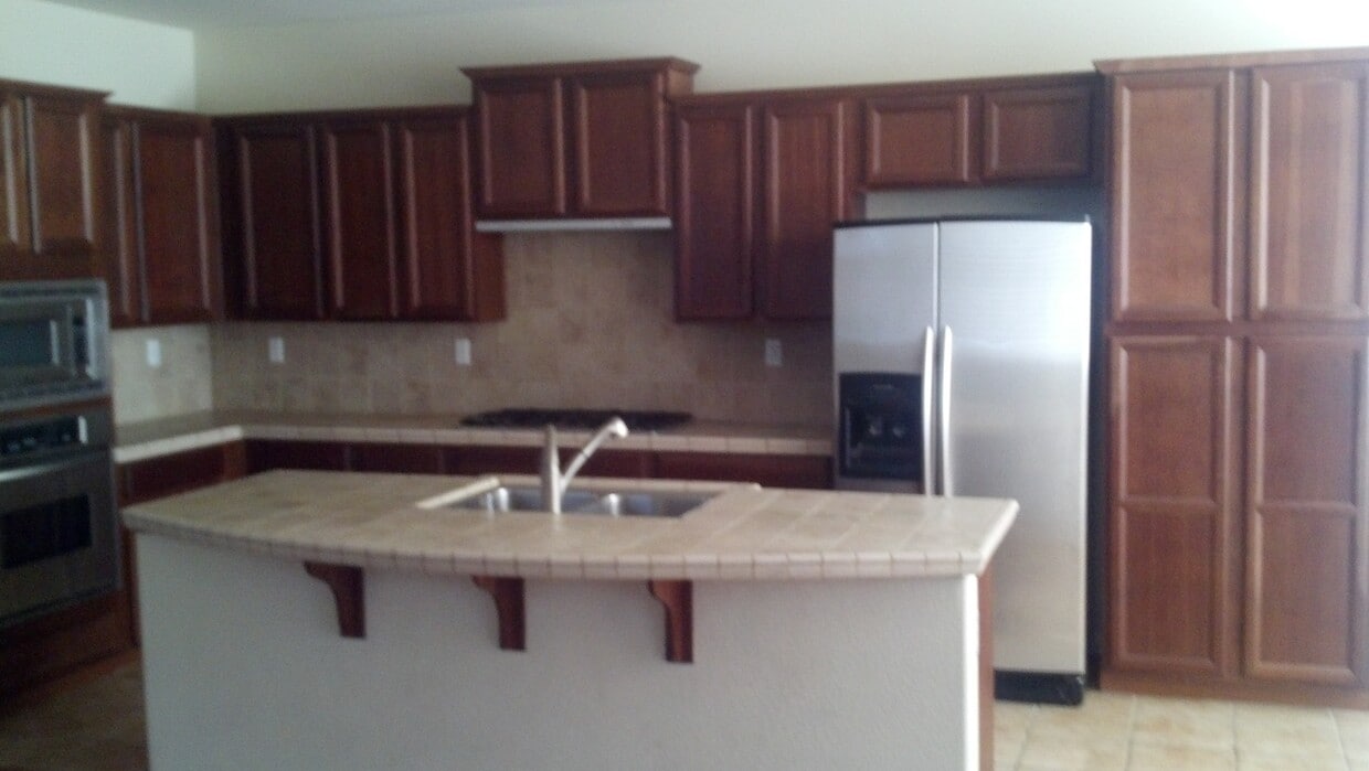 Building Photo - GREAT Elk Grove Home!  BEAUTIFUL Corner Lo...