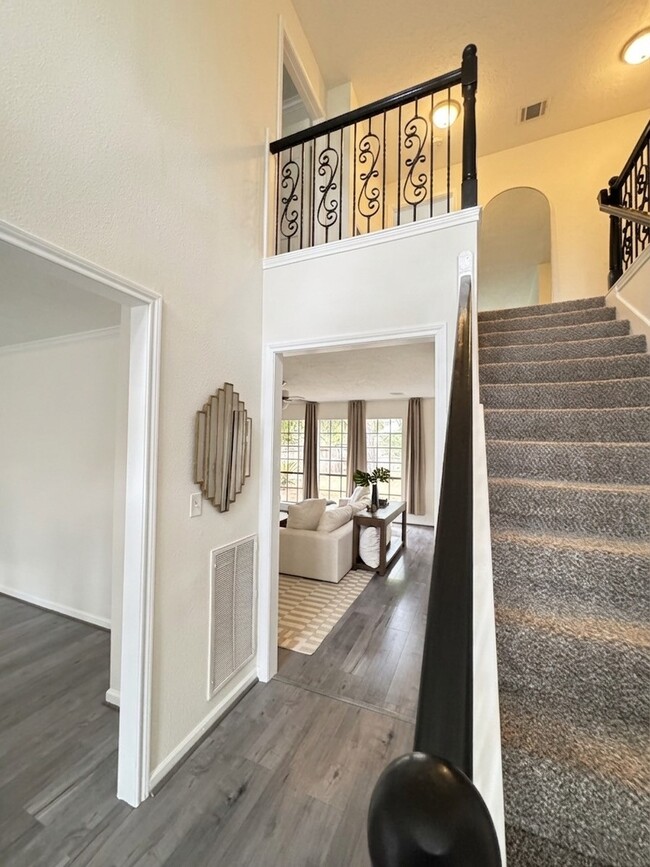 Building Photo - 16906 Scenic Lakes Way
