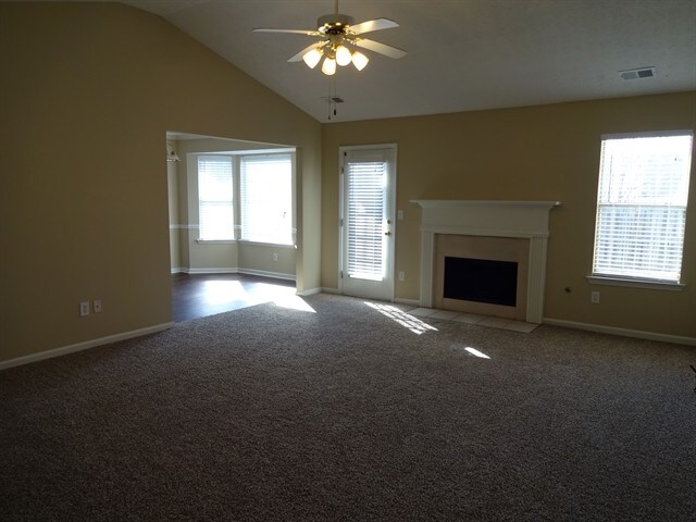 Foto del edificio - 210 Summer Hill Cir