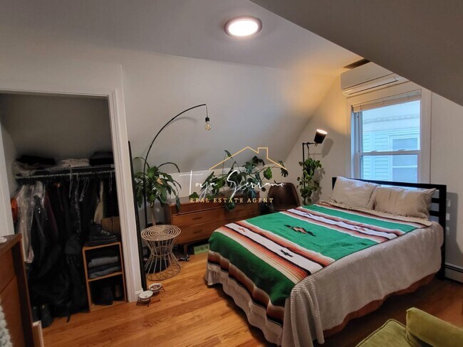 Foto del edificio - 648 Columbia Rd