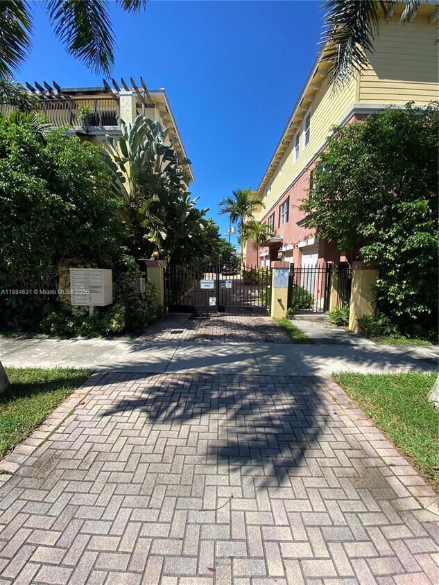 Foto principal - 1143 SW 1st St