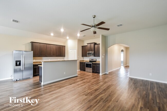 Foto del edificio - 11811 Wolf Cyn