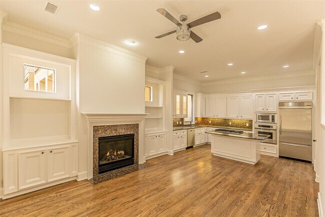 Foto del edificio - 5801 Logan Ln