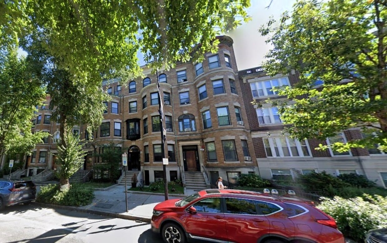 Foto principal - 1029 Beacon St