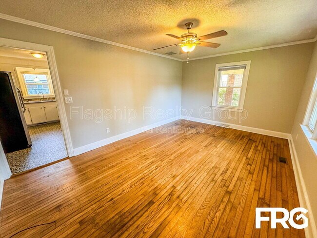 Foto del edificio - 113 Belmont Dr