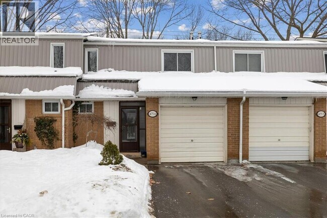 Photo du bâtiment - 475 Woodview Rd