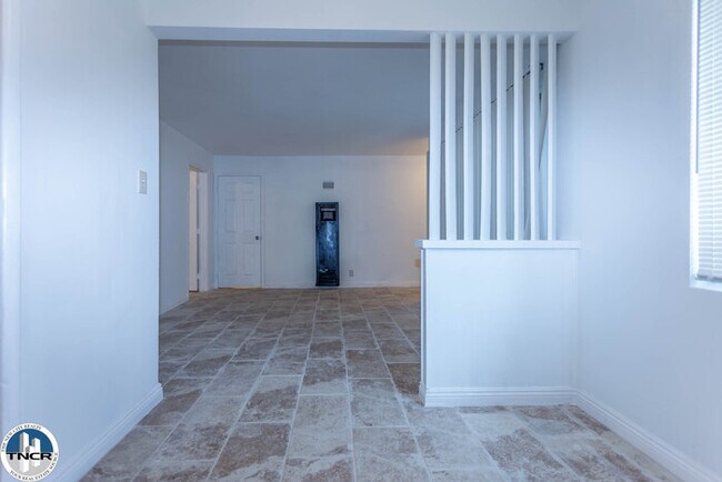 Foto del edificio - 3 Bedroom | 1 Bath TOWNHOUSE FOR RENT