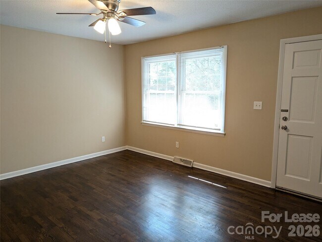 Foto del edificio - 362 Cabarrus Ave