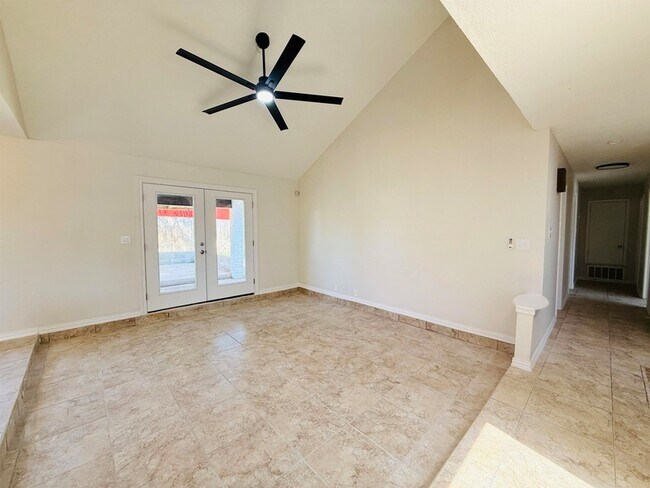 Foto del edificio - 907 Sandy Ln
