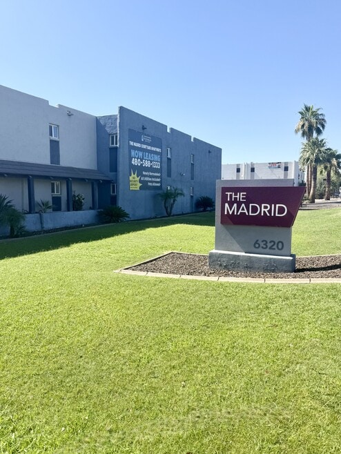 Building Photo - Madrid Courtyard Apartments