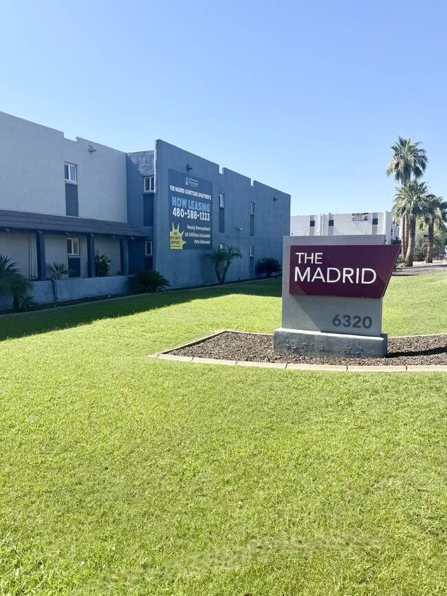 Building Photo - Madrid Courtyard Apartments