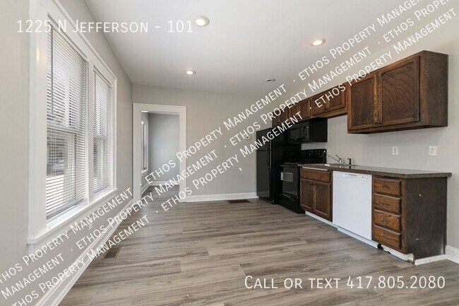 Building Photo - 1225 N Jefferson Ave