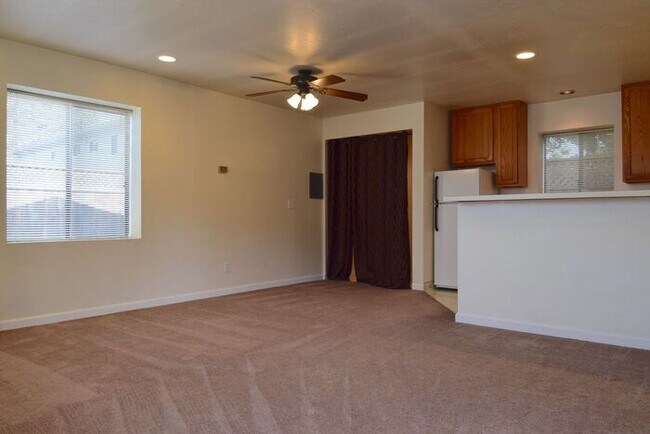 Building Photo - 1036 Highland St
