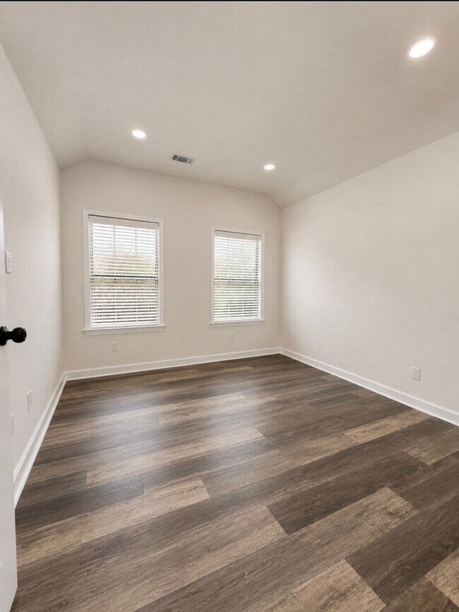 Foto del edificio - 705 Evanwood Dr