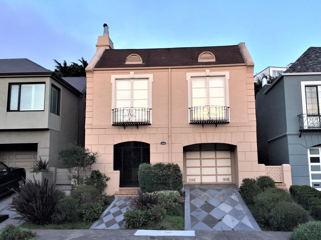 Primary Photo - 1576 16th Ave
