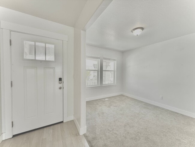 Foto del edificio - 3 Bed | 2.5 Bath | 2,365 sq ft above grade | Full unfinished basement | 2-car garage