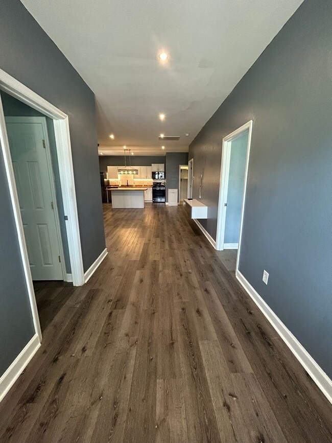 Building Photo - Charming 3 Bedroom, 1 Bath Home – 1,440 Sq...