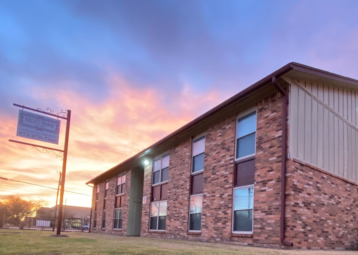 Building Photo - Walnut Manor Apartments