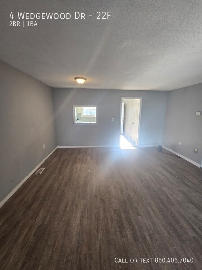 Foto del edificio - 4 Wedgewood Dr