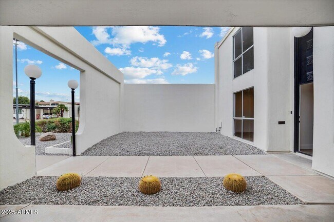 Foto del edificio - 6814 N 72nd Pl