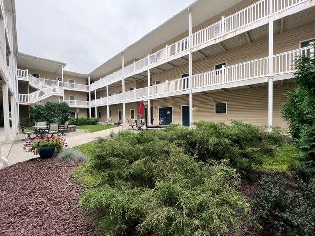 Building Photo - Bath View Condo with Covered Deck, 1.5 bat...